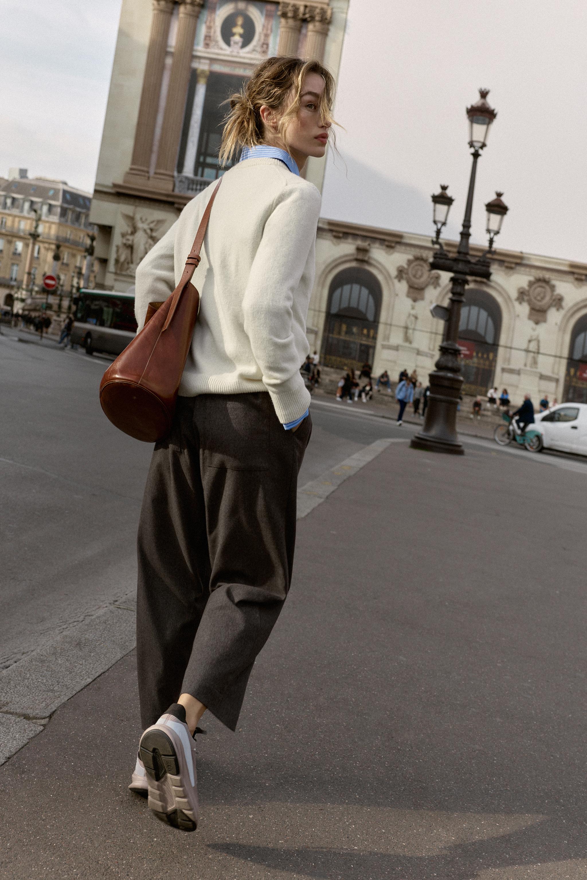 PLEATED PANTS WITH ELASTIC BACK